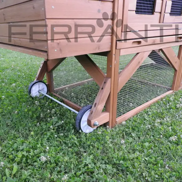 Raddetail des mobilen Hühnerstalls