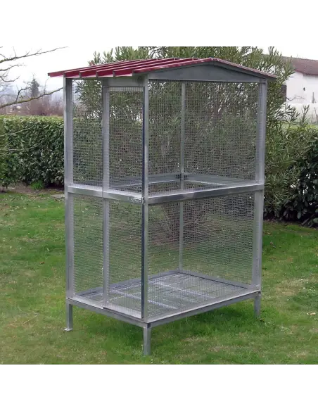 Erhöhte Basis auf Voliere montiert