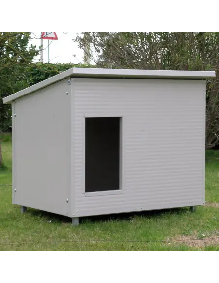 Erhöhte Plattform auf Hundehütte montiert Erhöhte Plattform auf Hundehütte montiert