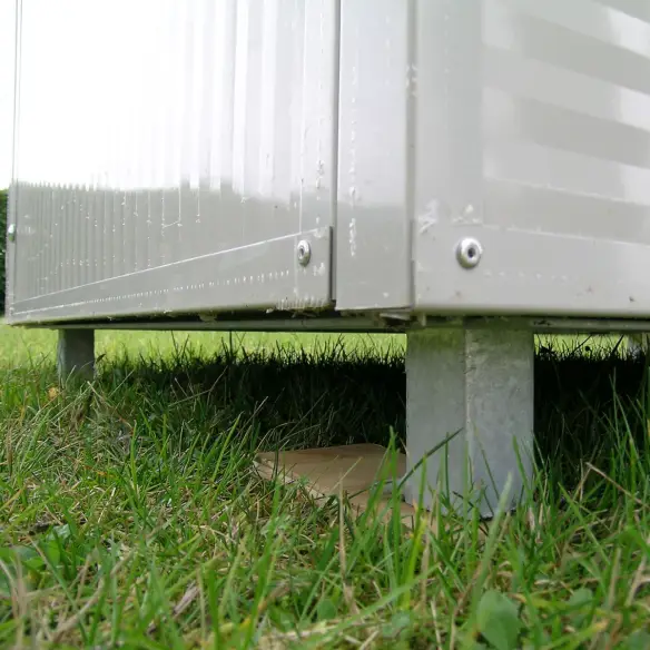 Erhobene Plattform für Hundehütten