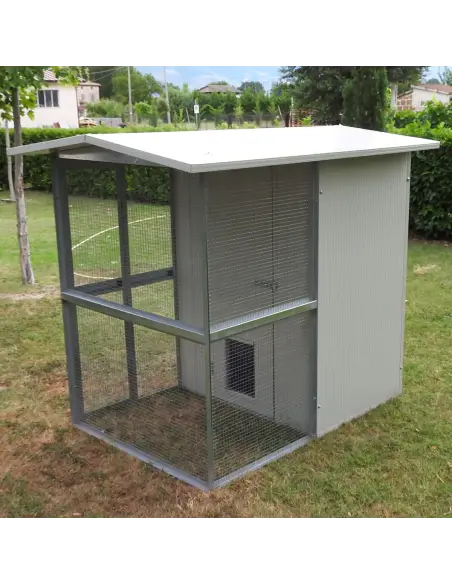 Katzenhaus aus Sandwichpaneelen für draußen