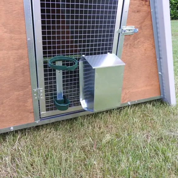 Eingang des winterfesten Hühnerstalls