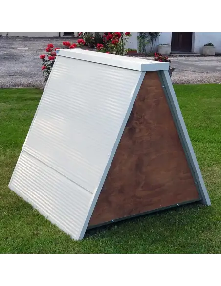 Rückseite des winterfesten Hühnerstalls