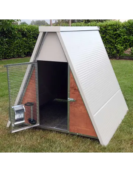 Eingang des winterfesten Hühnerstalls