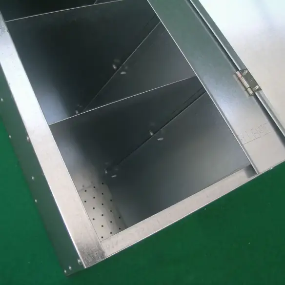 Futterautomat mit Befüllung von oben