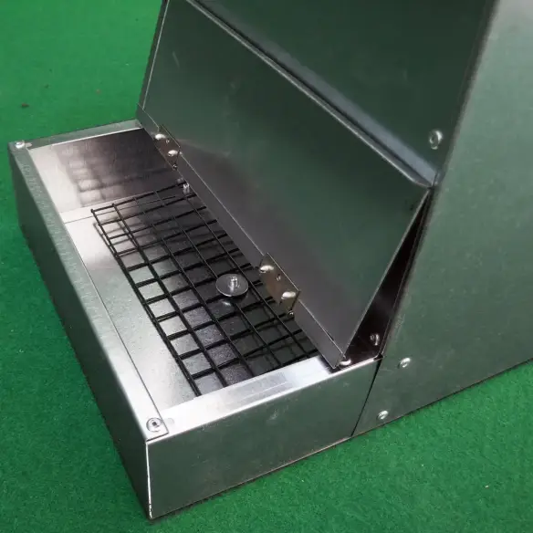 Legenest mit Eiersammelwanne