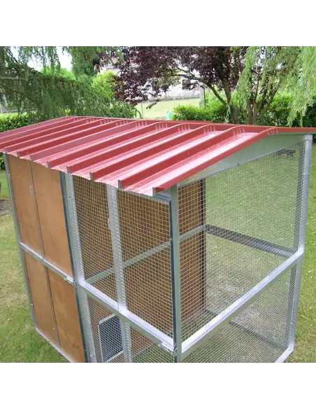 Dach des Outdoor-Katzenhauses aus Holz