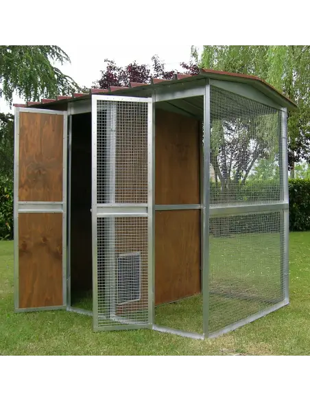 Eingänge des hölzernen Outdoor-Katzenhauses