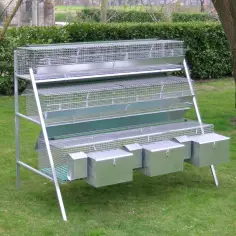 Kaninchenstall mit 3 Abteilen für Zucht und 12 für Mastkaninchen mit Zubehör
