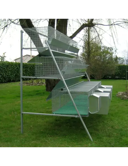 Kaninchenstall mit 3 Abteilen für Zucht und 12 für Mastkaninchen mit Zubehör