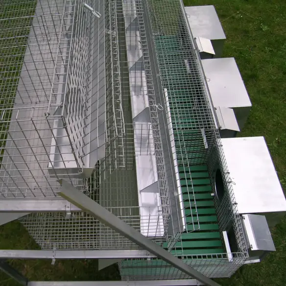 Detailansicht des Kaninchenstalls für Mastkaninchen