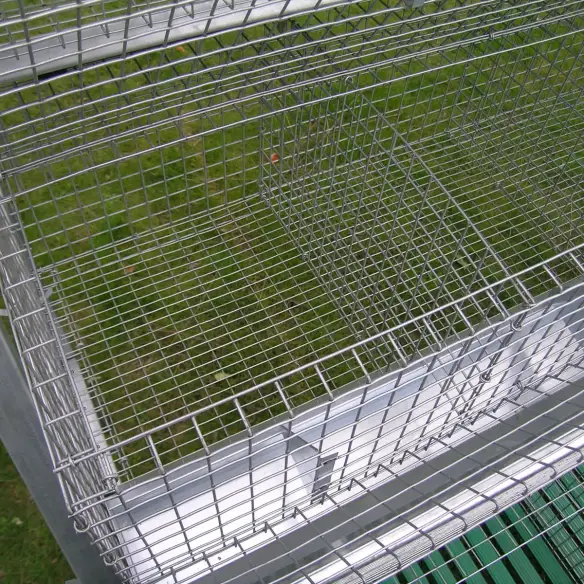 Detailansicht des Kaninchenstalls für Mastkaninchen