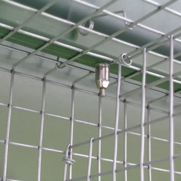 Detailansicht des Kaninchenstalls für 18 Mastkaninchen