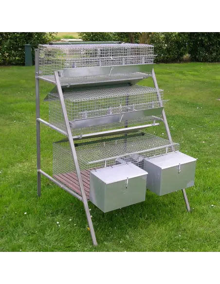 Kaninchenstall mit 2 Abteilen für Zucht und 8 für Mastkaninchen mit Zubehör