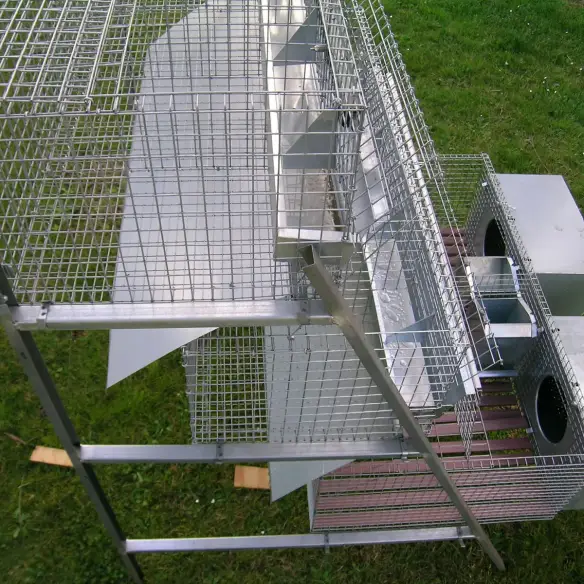 Detailansicht des Kaninchenstalls für Mastkaninchen