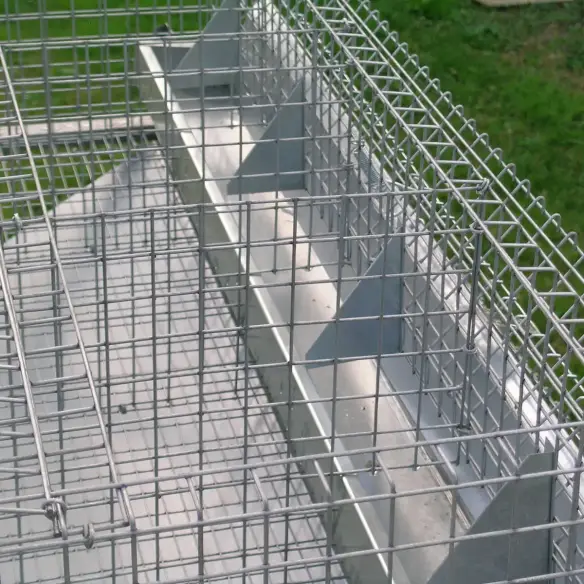 Detailansicht des Kaninchenstalls für Mastkaninchen