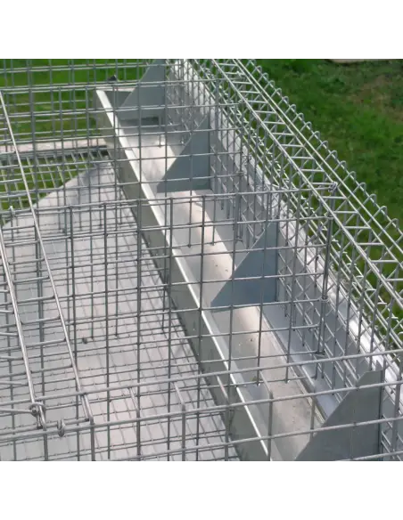 Detailansicht des Kaninchenstalls für Mastkaninchen