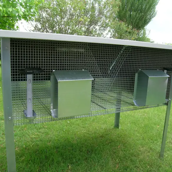 Winterfester Hasenstall für draußen für 2 Kaninchen mit isoliertem Dach