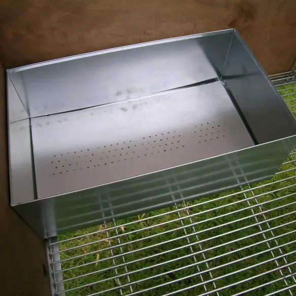 Nistbereich im winterfesten Hasenstall für Kaninchen