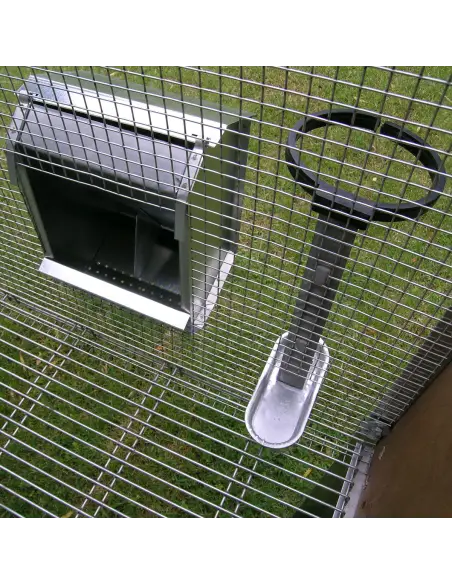 Futter- und Trinksystem im winterfesten Hasenstall