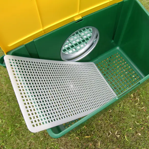 Äußerer Nistkasten des Kaninchenstalls