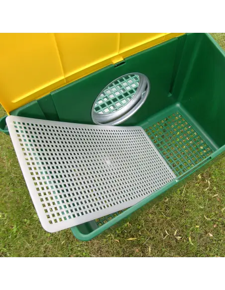 Äußerer Nistkasten des Kaninchenstalls Äußerer Nistkasten des Kaninchenstalls