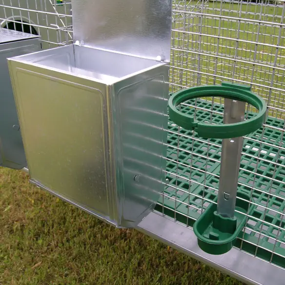 Futter- und Trinksystem im Kaninchenstall