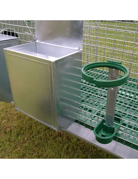 Futter- und Trinksystem im Kaninchenstall Futter- und Trinksystem im Kaninchenstall