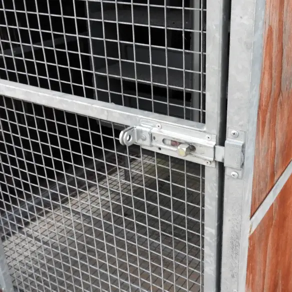 Cierre mit Vorhängeschloss-Halter am Taubenschlag für 10 Paare