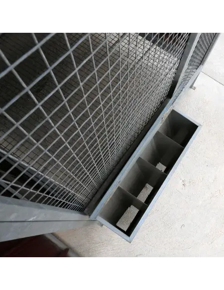Futterstelle mit Außenbefüllung im Taubenschlag für 10 Paare Futterstelle mit Außenbefüllung im Taubenschlag für 10 Paare