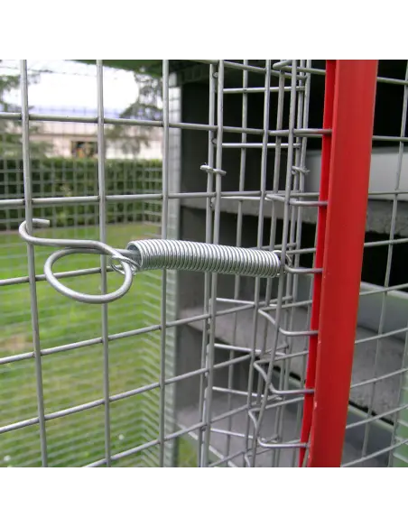 Zugangstür des Taubenschlags für 3 Paare