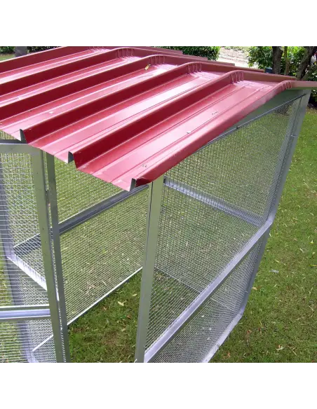 Dach der Vogelvoliere für Papageien, Hühner und Fasanen