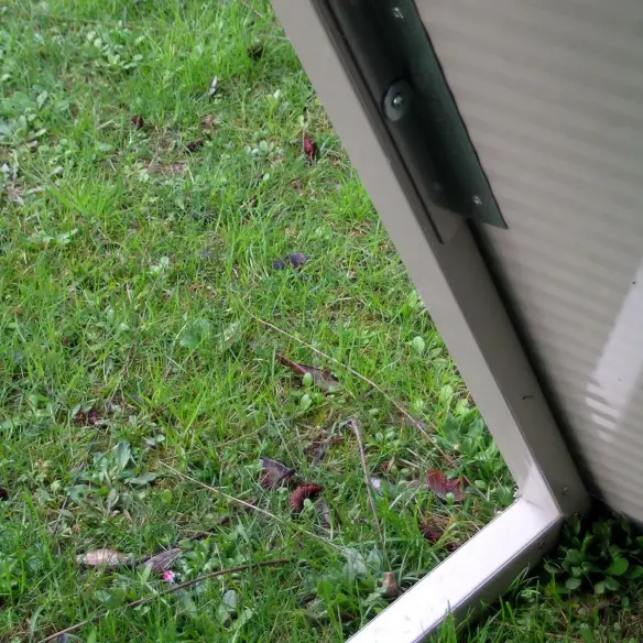 Eingang des Stalls aus Sandwichpaneelen für Nutztiere