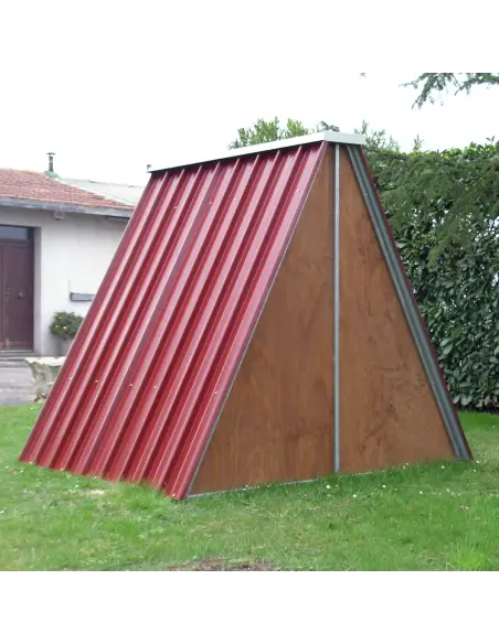 Rückseite des Metallstalls für Nutztiere