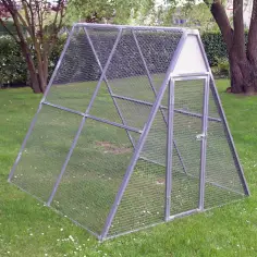 Hühnergehege mit 3 Seiten und Tür, hinten offen, 186x200x166h Hühnerstall nicht inbegriffen