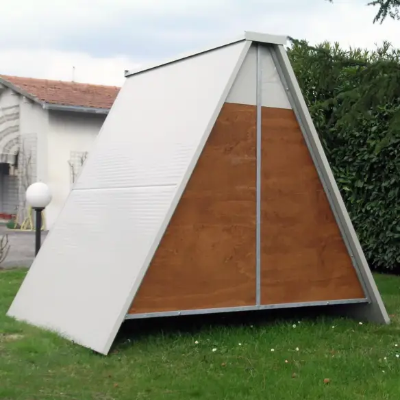 Rückseite des winterfesten Hühnerstalls für 12–20 Hühner