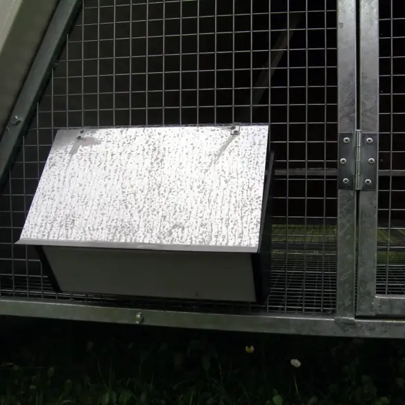 Futter- und Trinksystem im winterfesten Hühnerstall