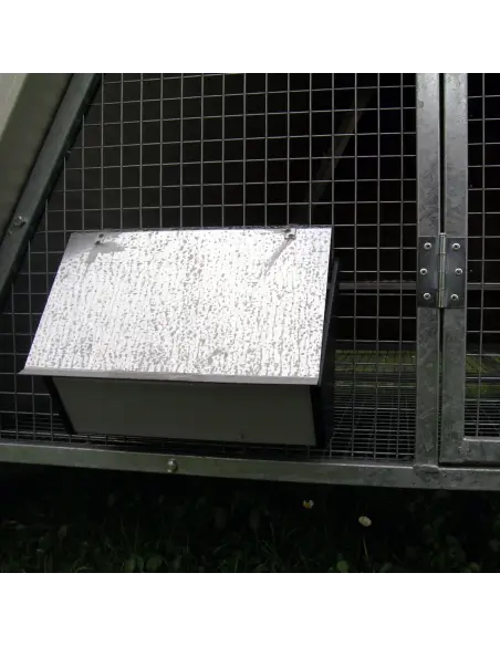 Futter- und Trinksystem im winterfesten Hühnerstall