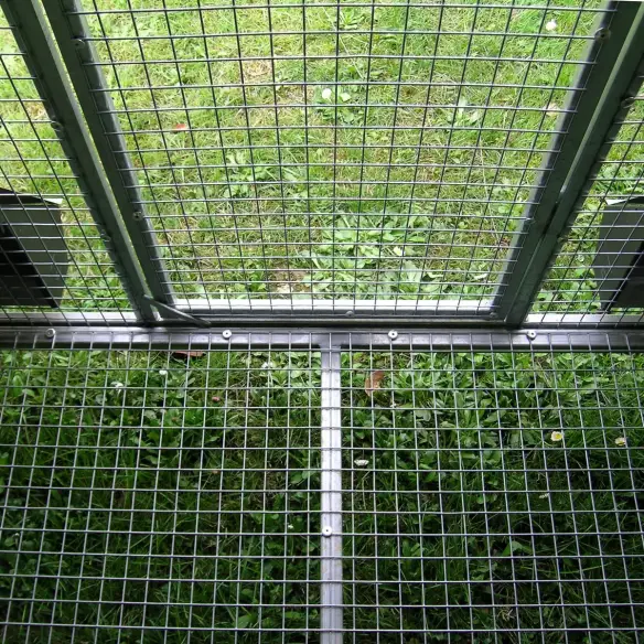 Erhöhter Boden des winterfesten Hühnerstalls für Hühner