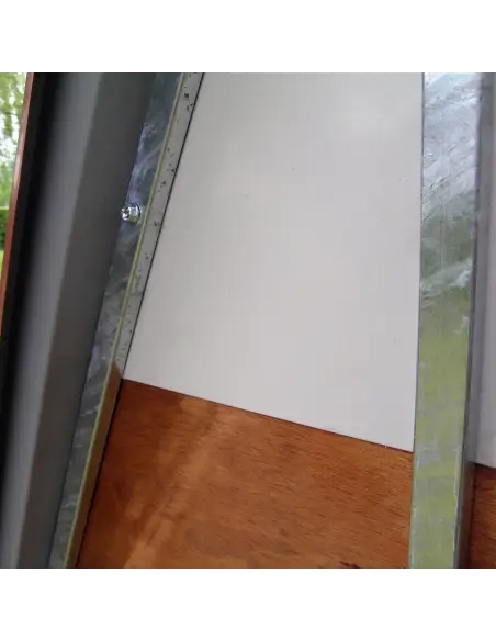 Rückseite des Hühnerstalls ohne Bodengitter