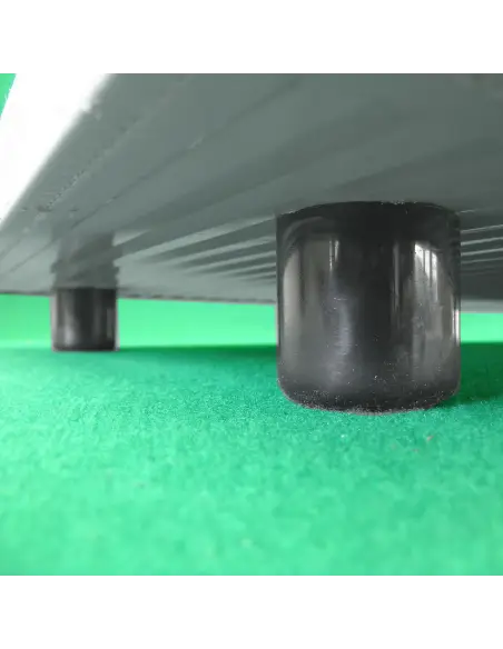 Erhöhte Standfüße des Hundebetts mit Beißschutzkante Erhöhte Standfüße des Hundebetts mit Beißschutzkante