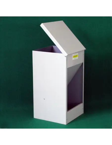 Öffnung des Futterautomaten für Hunde mit Trichter