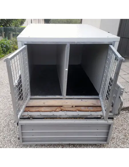 Hundetransportbox für Pick-Up oder Anhänger, geöffnet