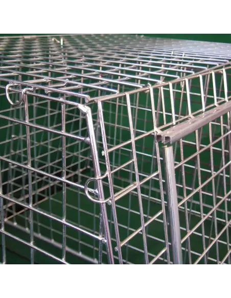 Seitenteile mit Schnellverschluss an maßgefertigter Hundebox