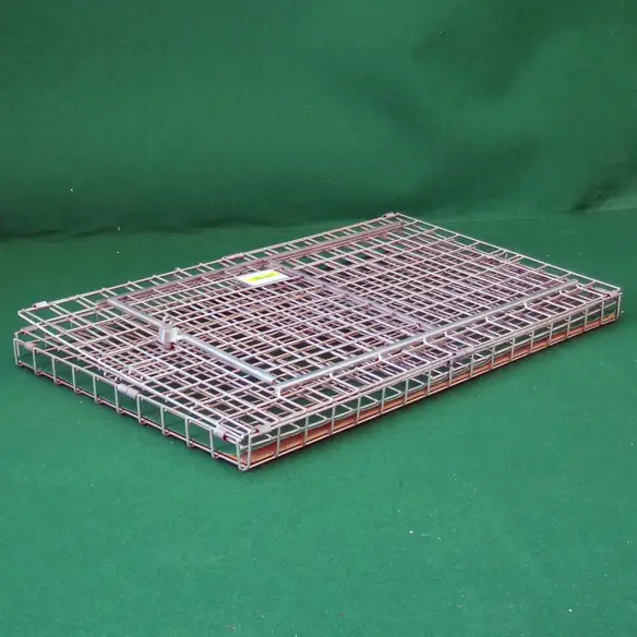 Geschlossene Hundetransportbox fürs Auto, maßgefertigt