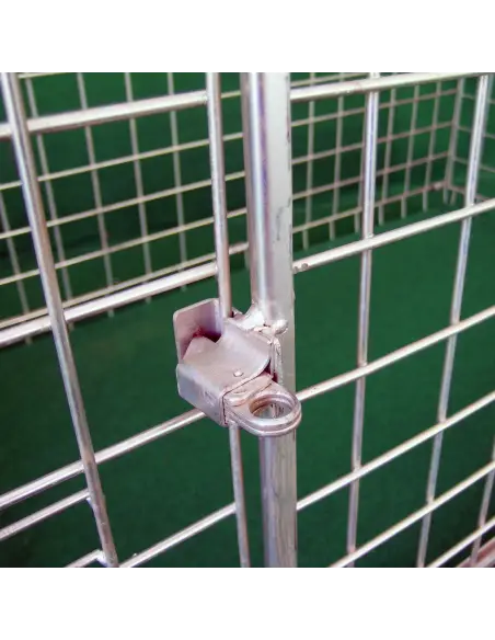 Verschluss der Eingangstür der Hundebox fürs Auto