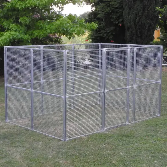 Komplettes, maßgefertigtes Volierensystem aus verzinktem Gitter