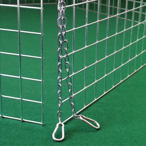 Verschluss des Welpenauslaufs aus verzinktem Gitterdraht