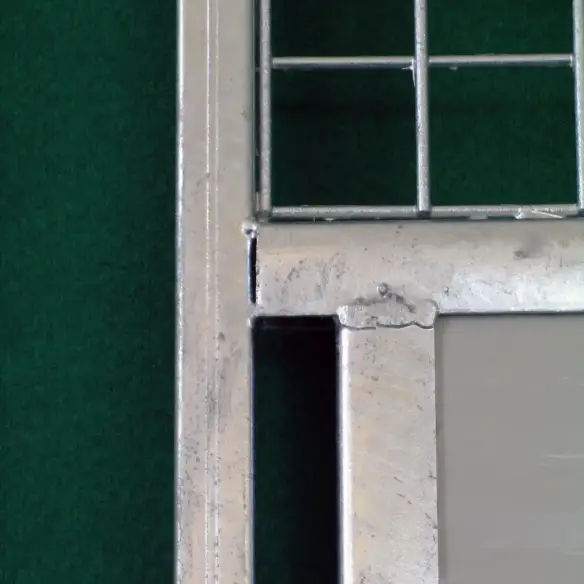 Detailansicht der Trennwand für Hundegehege