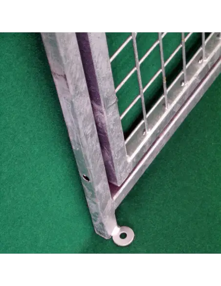 Bodenbefestigung des Gitterelements für Hundegehege